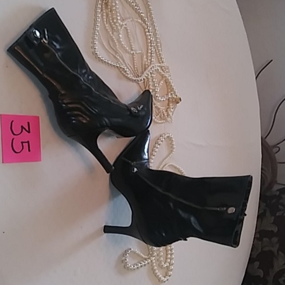 Boots - Picture 4 of 5